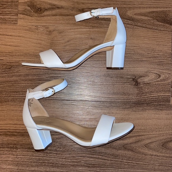 White Naturalizer Vera Dress Sandal 7.5W - Picture 8 of 8
